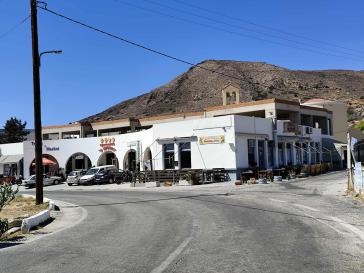 “Αόρατες” οι διαγραμμίσεις στον δρόμο προς Φοίνικα 