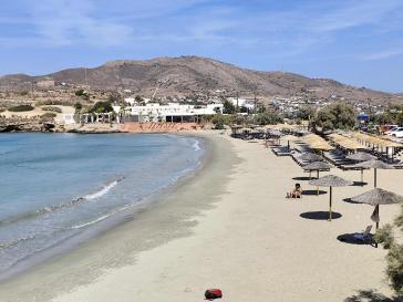 “Χειμωνιάζει” στις παραλίες της Σύρου 