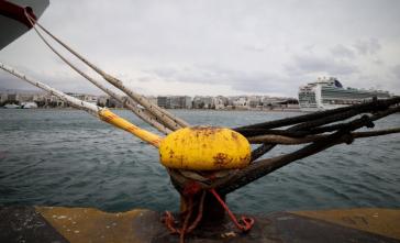 Απαγορευτικό απόπλου στα λιμάνια Πειραιά, Ραφήνας και Λαυρίου - Ανεκτέλεστα δρομολόγια για νησιά 
