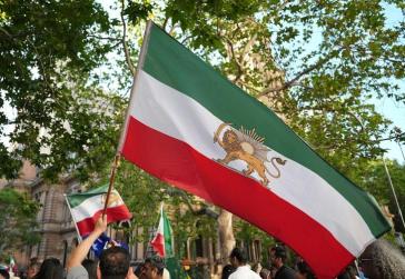 Το Ιράν απειλεί ότι θα χτυπήσει αμερικανικές βάσεις σε περίπτωση επίθεσης των ΗΠΑ 