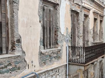 “Καμπανάκι” μέριμνας για τα επικίνδυνα κτήρια 