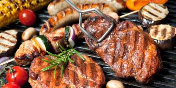 Τσικνοπέμπτη: Εκτοξεύτηκαν οι τιμές στα κρέατα - Πόσο πιο ακριβό είναι φέτος το τραπέζι