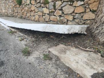 Τα “σηκωμένα” πεζοδρόμια του Ξηρόκαμπου  