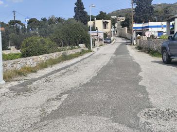 Οδόστρωμα “πνιγμένο” στα μπαλώματα 