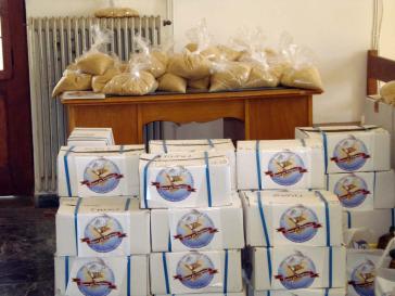 ΄Διανομή τροφίμων στην Τήνο