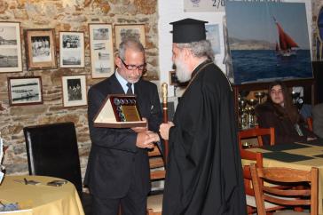 Βράβευση του Μητροπολίτη Σύρου από το Ν.Ο.Σ