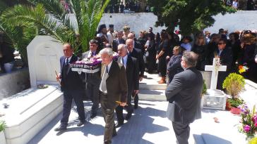 Περιφορά του Επιταφίου στο Κοιμητήριο του Αγίου Γεωργίου Ερμουπόλεως