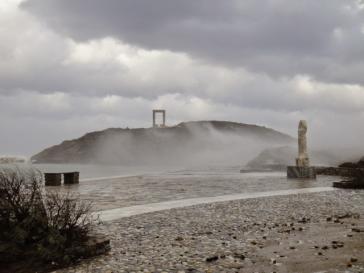 Καιρός: Αραιές νεφώσεις αλλά και τοπικές βροχές στις Κυκλάδες 