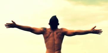 Ο Συριανός φωτογράφος Λεωνίδας Βασιλόπουλος στο περιοδικό ΓΚΡΕΚΑ