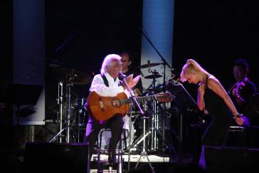 Κ. Χατζής – Π. Ζήνα: Η γη γύρισε με επίκεντρο τη Σύρο