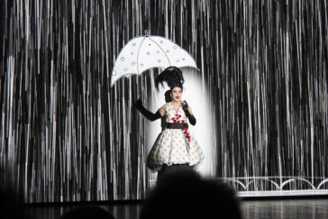 Εντυπωσιακή "αυλαία" για το animasyros 8.0 - H ψηφιακή "νυχτερίδα" που πέταξε στις καρδιές μας