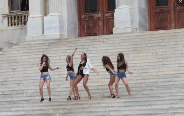 Γυρίσματα μακριά από τα φώτα