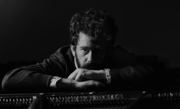 O Theodore live στο Θέατρο Απόλλων