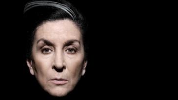 «Ας βοηθήσουμε το κοινό να επιστρέψει στην ποίηση»