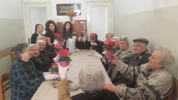 Οι γλυκύτατοι "κηπουροί" των Αδελφών του Ελέους