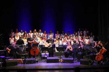 Έκαναν μουσική την τρέλα που μας διαφεντεύει