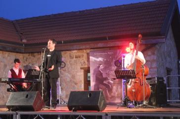 Μια θάλασσα τραγούδια στην Έπαυλη Τσιροπινά