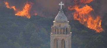 Στις φλόγες τα Κύθηρα για τρίτη ημέρα