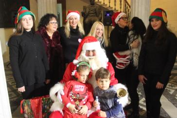 Ο Άγιος Βασίλης στο Δημαρχείο της Σύρου