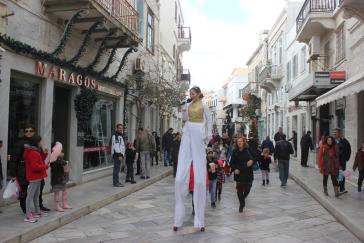 Με χαμόγελο και αισιοδοξία αποχαιρέτησε η Σύρος το 2017