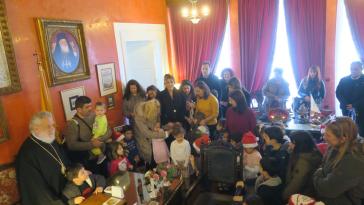 Πρωτοχρονιάτικες ευχές και κάλαντα στον Μητροπολίτη Σύρου