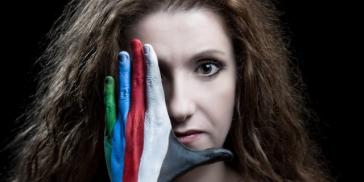 Επιμένουμε… θέατρο 