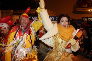 Δεν κάνει κρύο στο Συριανό Καρναβάλι...!!!