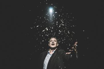 Ο "Αμερικάνος" για μία μόνο παράσταση στο Θέατρο Απόλλων