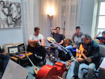 Ο Γιώργος Νταλάρας συνάντησε τα «Μαρκάκια» 