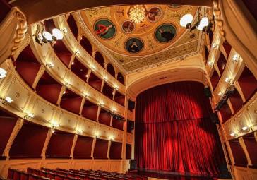 Σύρος Πολιτισμός - 12 μήνες το χρόνο