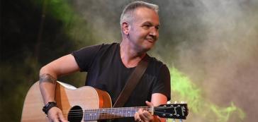 Αναβολή της συναυλίας του Χρήστου Θηβαίου στη Μύκονο