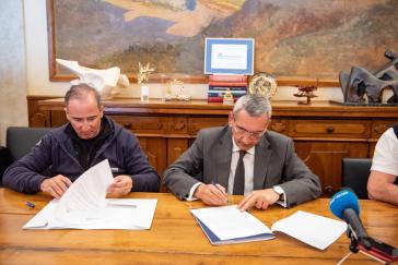 Υπογραφή μνημονίου συνεργασίας Περιφέρειας Ν. Αιγαίου - Axion Hellas 