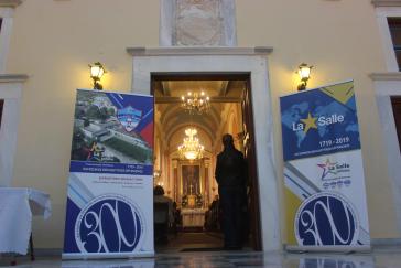 Φωτεινό παράδειγμα προσφοράς