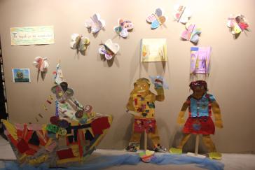 24 μικροί συγγραφείς, εικονογράφοι και τυπογράφοι