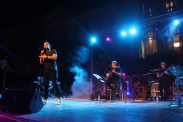 Καράβι το φεγγάρι στη Σύρο κύλησε