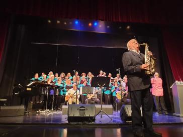 Το Θέατρο Απόλλων έγινε ένα ατμοσφαιρικό Music Hall