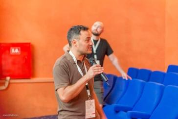 «Δεν λείπει η πληροφόρηση, αλλά η λογική»