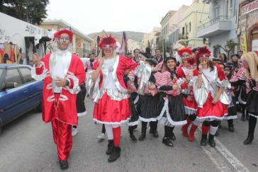 Κυκλοφοριακές ρυθμίσεις ενόψει καρναβαλικών παρελάσεων στη Σύρο