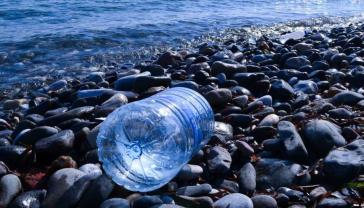 Πλαστική ρύπανση στις θάλασσες: αίτια και επιπτώσεις