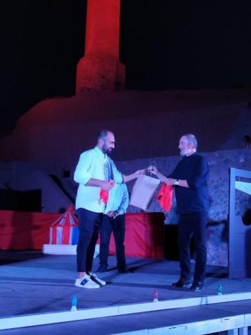 Τιμητική διάκριση στον πρόεδρο του Πολιτιστικού Συλλόγου Άνω Σύρου, Μπάμπη Κουλούρα