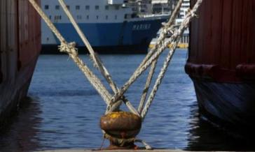 Δεμένα τα πλοία στο λιμάνι του Πειραιά αύριο Πέμπτη