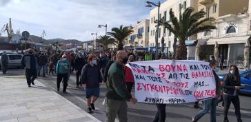 Νέα παράσταση διαμαρτυρίας κυνηγών και αλιέων της Σύρου
