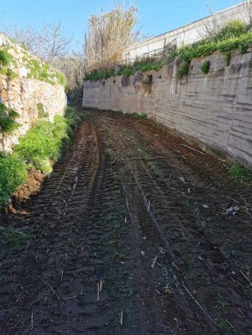 Σε εξέλιξη ο καθαρισμός του ρέματος Βήσσα - Φοίνικα από την Περιφέρεια Ν. Αιγαίου