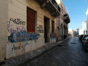 Η αρχοντιά της Ερμούπολης «έρμαιο» στην απερισκεψία 