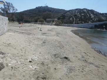 Σε ρυθμούς προετοιμασίας η παραλία της Βάρης