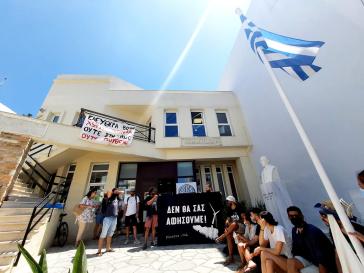 Στο χέρι του Δημάρχου Τήνου η ακύρωση των αδειών διέλευσης των ανεμογεννητριών