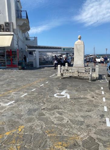 Δήμος Μυκόνου: Βελτίωση της προσβασιμότητας με θέσεις στάθμευσης ΑμεΑ