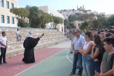 Τέλεση αγιασμού στα σχολεία της Σύρου από τον Μητροπολίτη Δωρόθεο Β' 