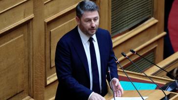 Βουλή: Ο Νίκος Ανδρουλάκης κατέθεσε την πρόταση δυσπιστίας