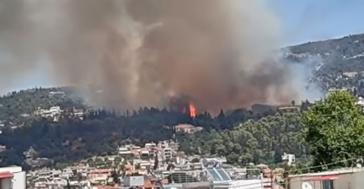 Μεγάλη φωτιά στην Πάτρα κοντά στο Καραμανδάνειο νοσοκομείο και σε γηροκομείο